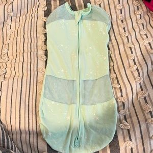 Happiest baby sleepea swaddle